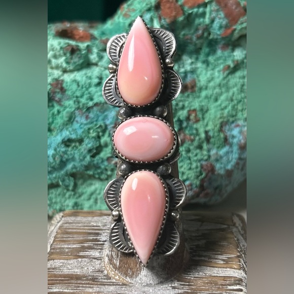 Navajo Artisan Jewelry - NWT Navajo Handmade Tia Long Pink Conch Ring